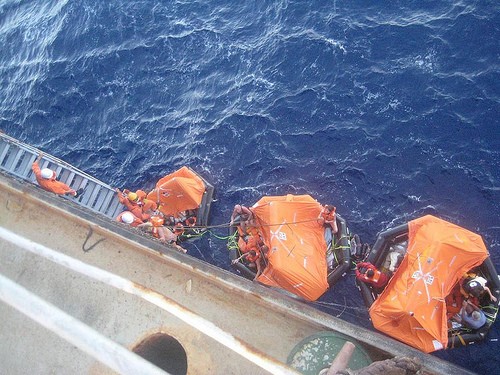 Concordia survivors being rescued from rafts ©  SW